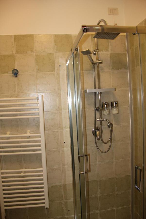 דירות לוקה Casa Lucia Private Car Or Motorcycle Park מראה חיצוני תמונה